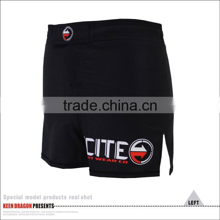 2016 NEW STYLE BLACK MMA SHORTS WITH LOGO ON THE BOTTON OF LEG OPENING