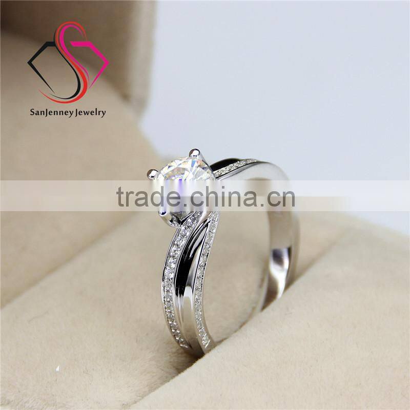 Round Brilliant Cut Esmedora Moissanite 1CT 6.5mm Center 14k 18k White Yellow Gold Diamond Engagement Ring