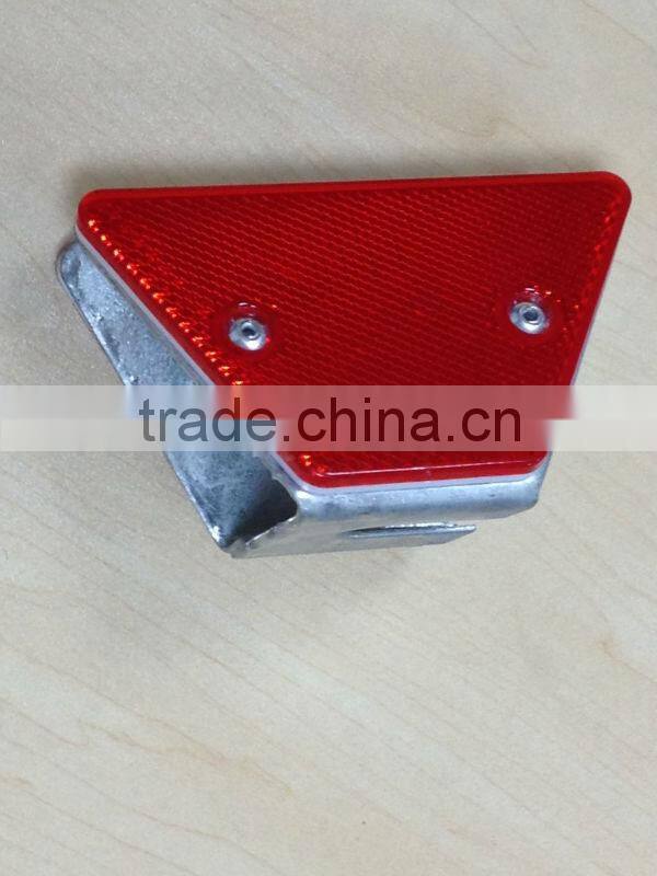 Delineator reflector