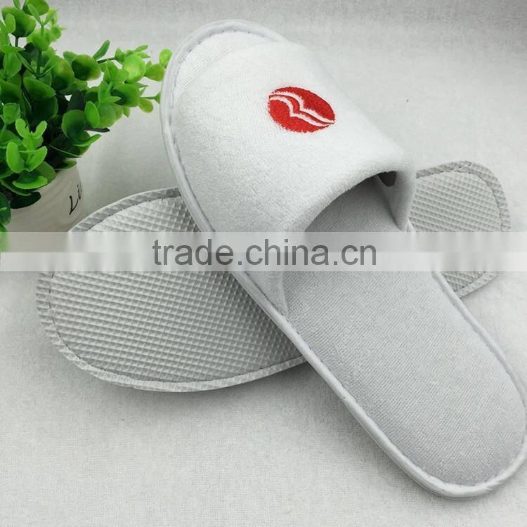 wholesale terry custom cheap hotel slippers manufacturer with embroidery logo