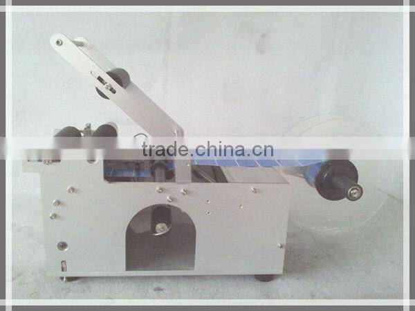 New design Semi-Automatic round bottle labeling machine