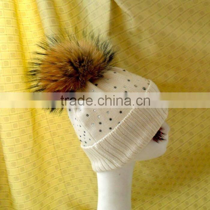 Hot Selling Knit Hat with Raccoon Fur Ball and Diamond for Fashion Ladies