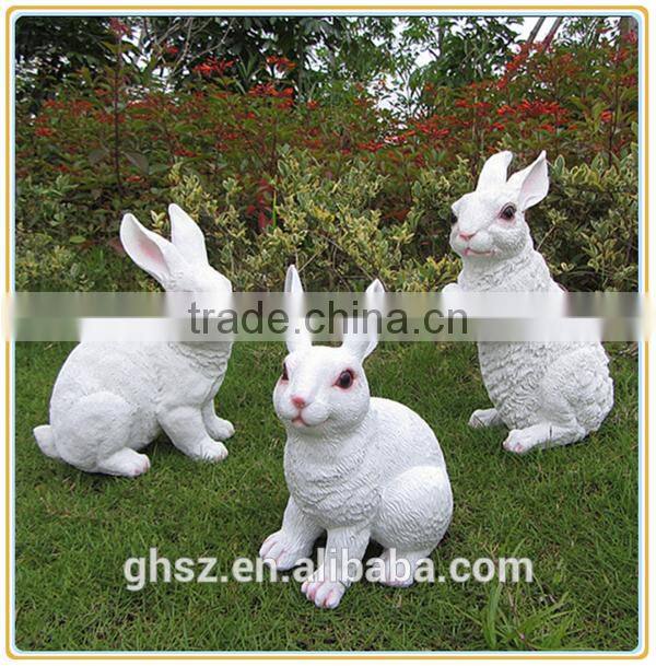 Custom fashion garden decorative animal resin cute and vivid squirrel figurine for sale