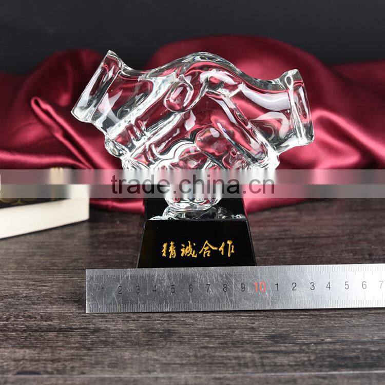 Jingyage top quality k9 crystal handshake trophy company souvenir crystal trophy business award gift crystal