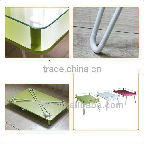 Folding coffee table