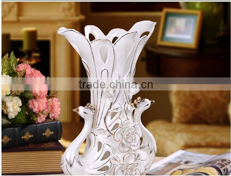 Fashion porcelain ceramic peacock marriage room vase for home decoration