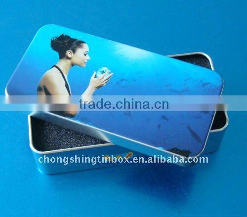 Rectangular metal packaging box with PET window