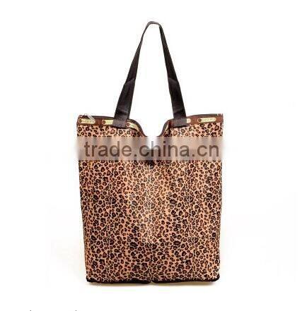 Foldable nylon shopping bag