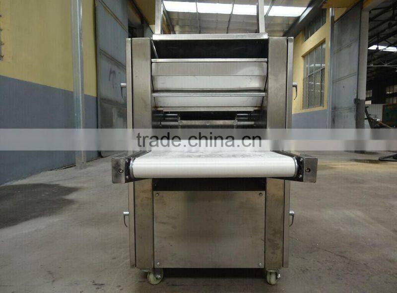 Imitation of manual dumpling skin making machine