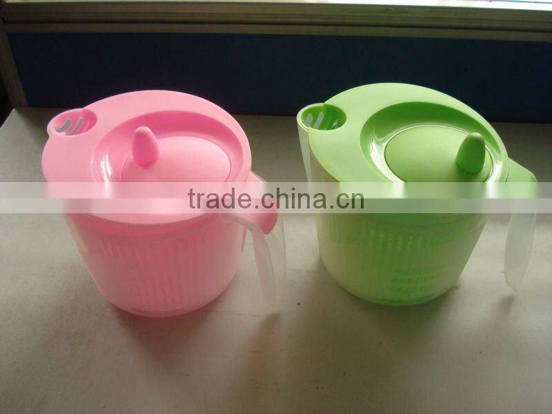 Plastic salad fruit and vegetable spinner