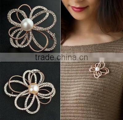 Vintage Style Girls Fleur-De-Lis Emerald Crown Brooch Pin With Crystals