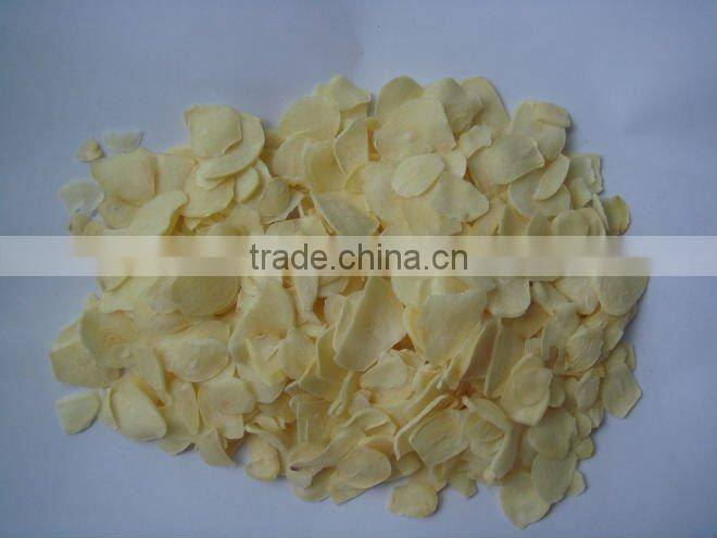 dehydrated garlic flakes
