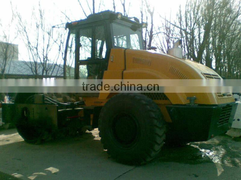 Hydraulic vibratory roller with advanced motor for sale