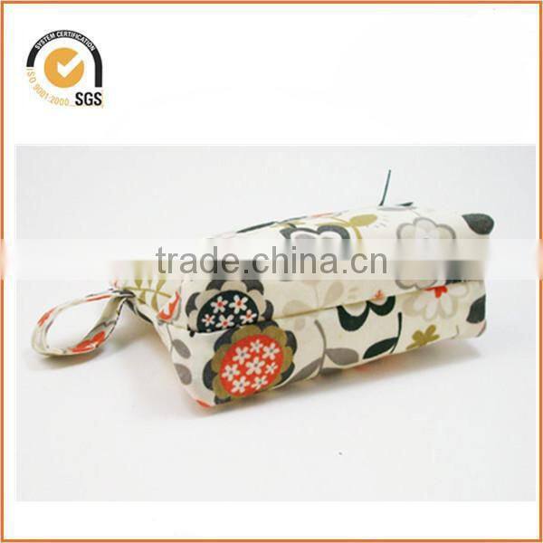 Vintage Cottage Flower Print / Makeup Bag / Cosmetic / Zipper Pouch By Chiqun Dongguan CQ-H02017