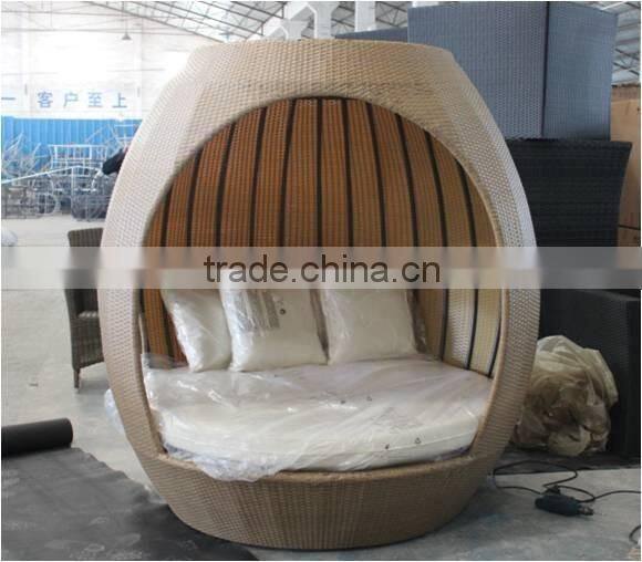 Outdoor nest shape Aluminum rattan sunbed with cushion & pillow