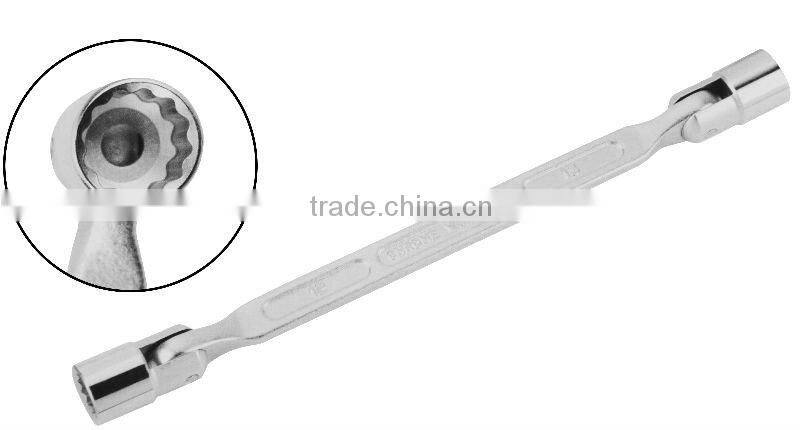 Double flexible socket wrench