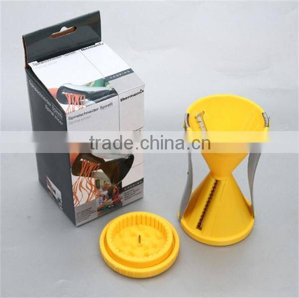 Spiral vegetable slicer