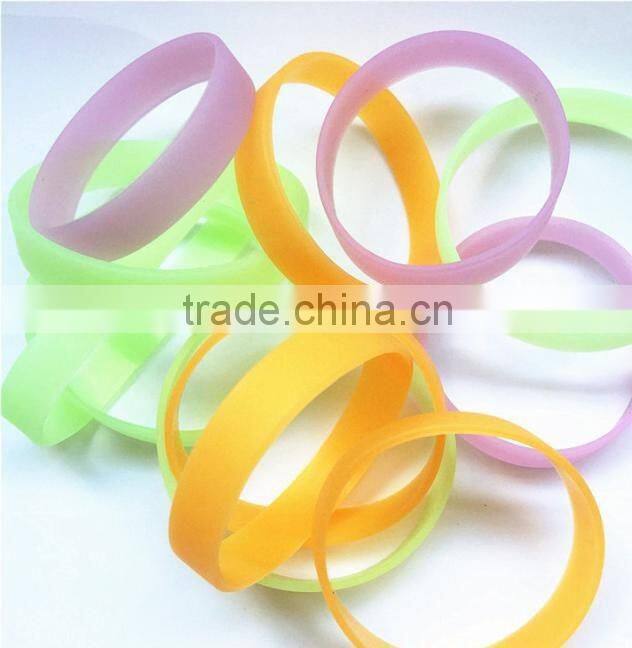 High Quality Cheap Price Debossed Colour Filled Silicone Wristbands