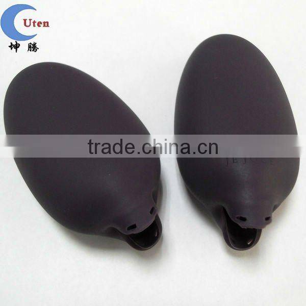 Silicone protective plug for medical equipment