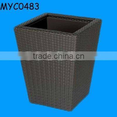 Polyresin wicker flower pot