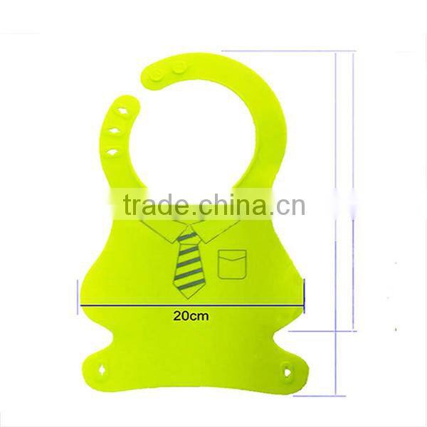 Selling new style cute silicone baby bibs with different logo printed