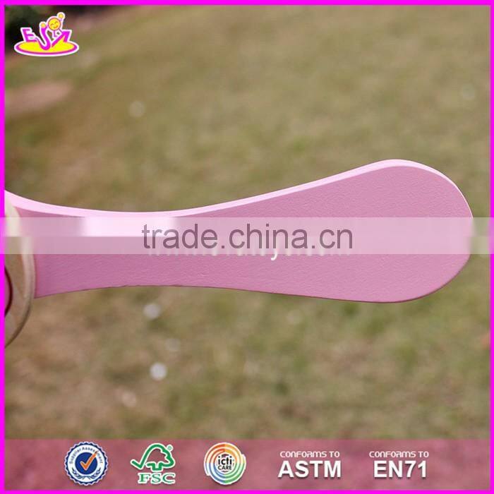 2017 New design lovely pink wooden hangers for baby clothes W09B071