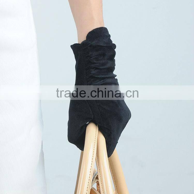 Lady stylish flannel gloves with ruffle on wristband