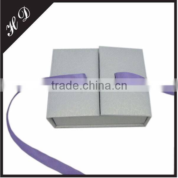 Small Gift Box Packaging With Ribbon