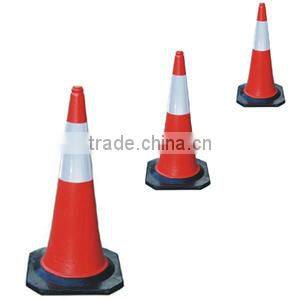 2016 hot sale 70cm black base PVC traffic cone