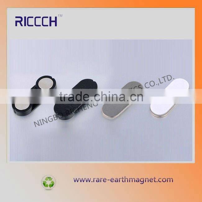 Name tag magnetic fixation