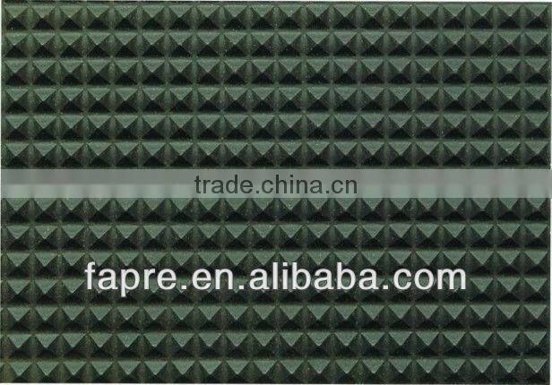 Black Pyramid Pattern Rubber Mat(Panchas Caucho)