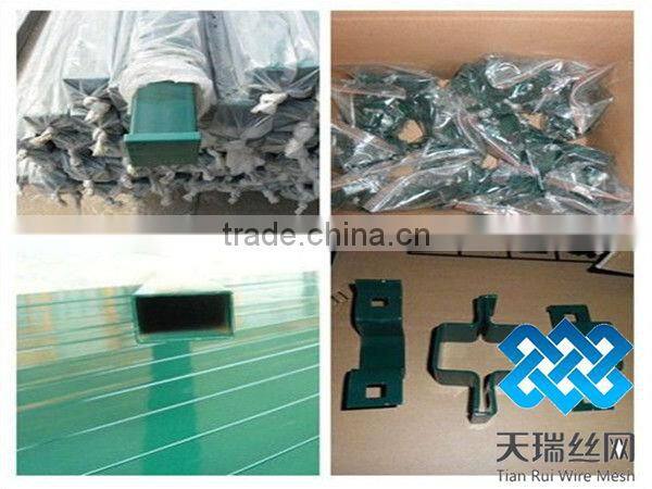 Framework and Weave-shape white pvc coated welded wire mesh fence