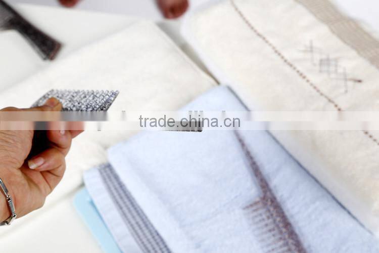 Plastic Morden Hair Comb With Crystals Point Handle