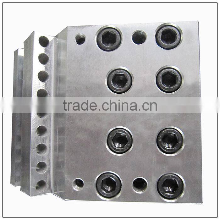 Custom single color hollow floor mat plastic extrusion mould