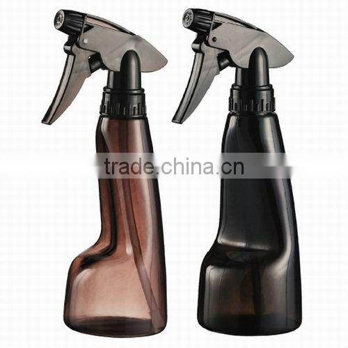 Plastic trigger spray bottle
