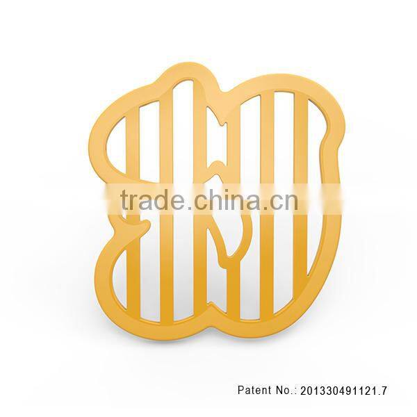 Squirrel shaped design silicone pot mat