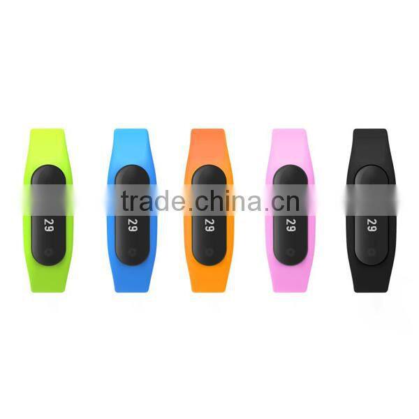 2016 Popular Portable Time Display Bluetooth Pedometer Wristband