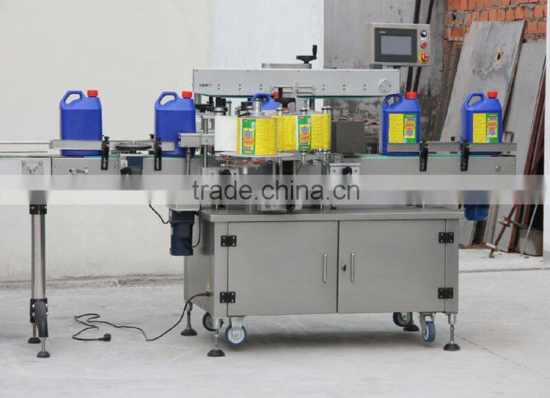 Body lotion flat bottle labeling machine
