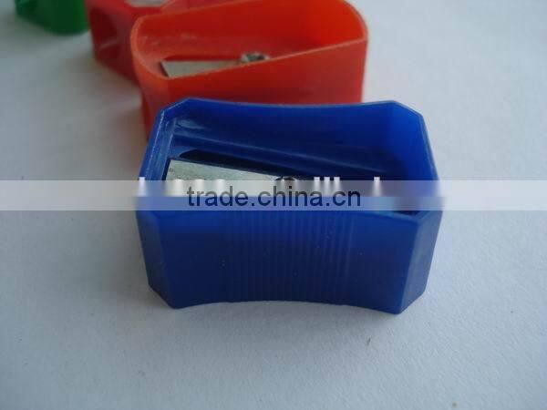 Factory price promotional plastic one hole pencil sharpeners