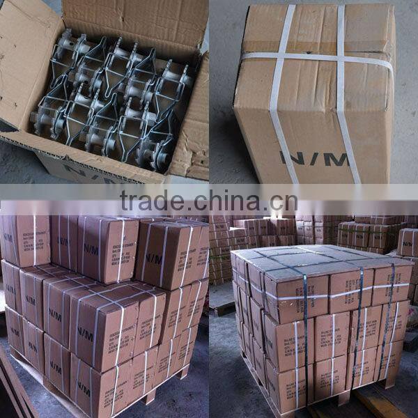 Electric fence insulated wire strainer for high tension fencing wire