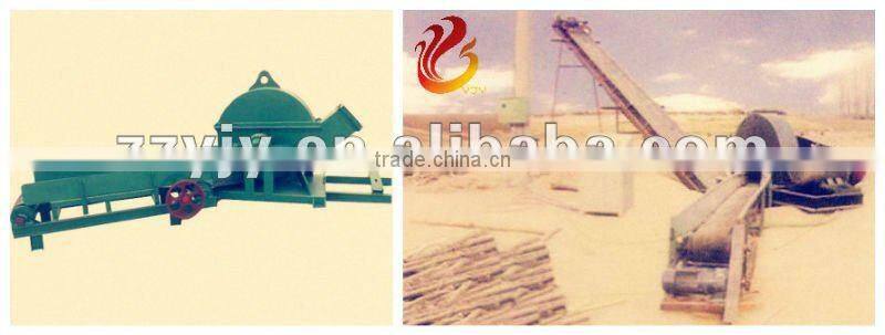 Mobile wood chipper with belt conveyor