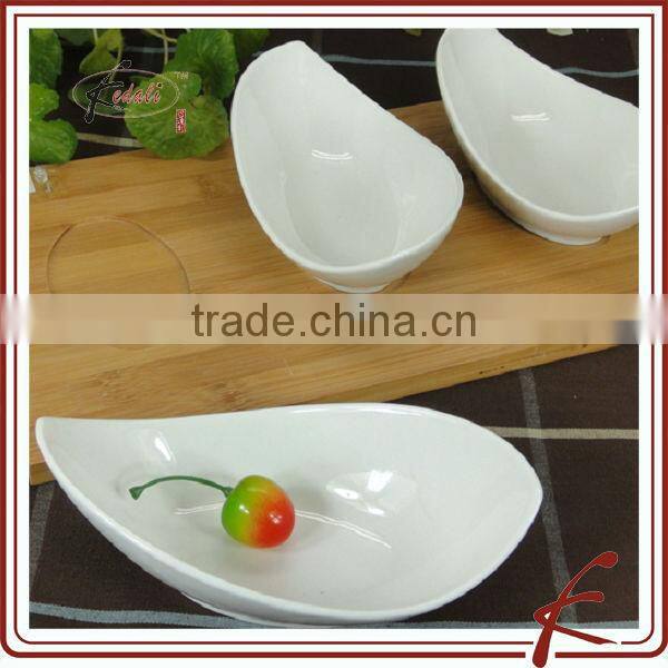 Porcelain snack dish and serving plate