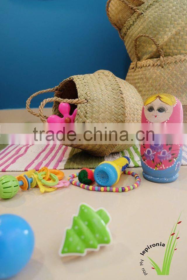 Straw beach bag/ beach tote bag/Pompom beach bag, nice decoration