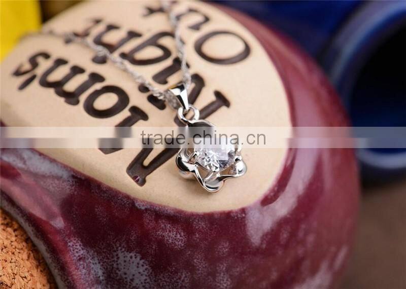 925 Sterling Silver Fashion Flower Shape Pendant with Rhodium Plated