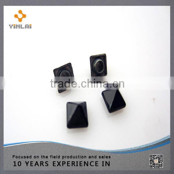 Alibaba China Metal Brass Carving Rivets For Bags