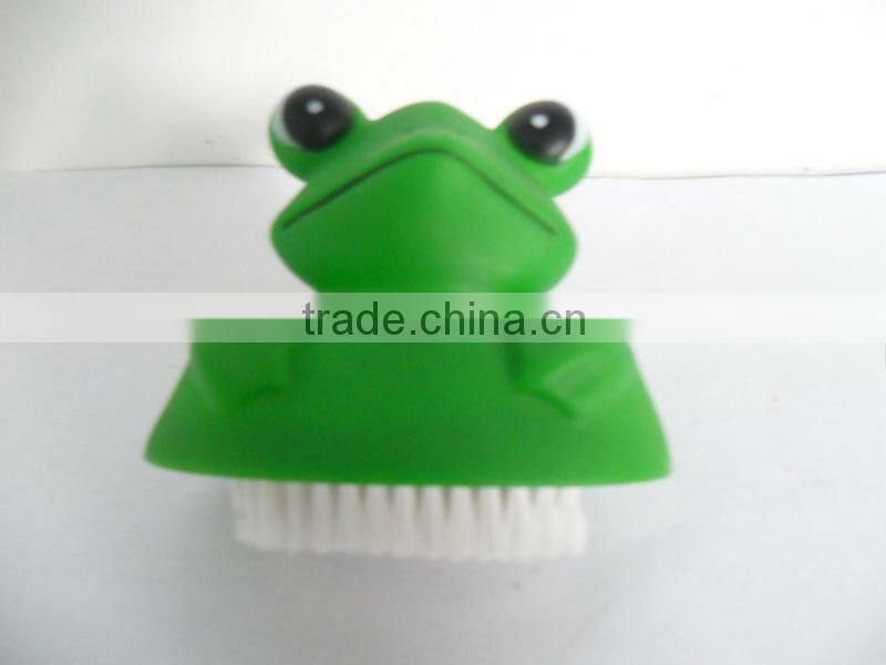 Cheap pet rubber frog shape clean brush