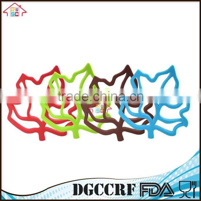 Promotional free gift Maple Leaf Design Silicone Placemat Pot Holder