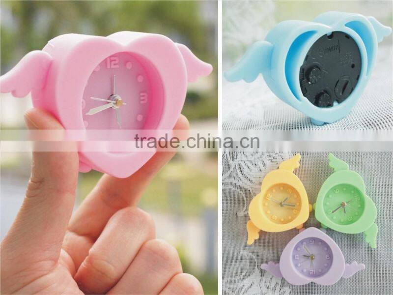 pink heart shape fashion silicone alarm clock with quartz