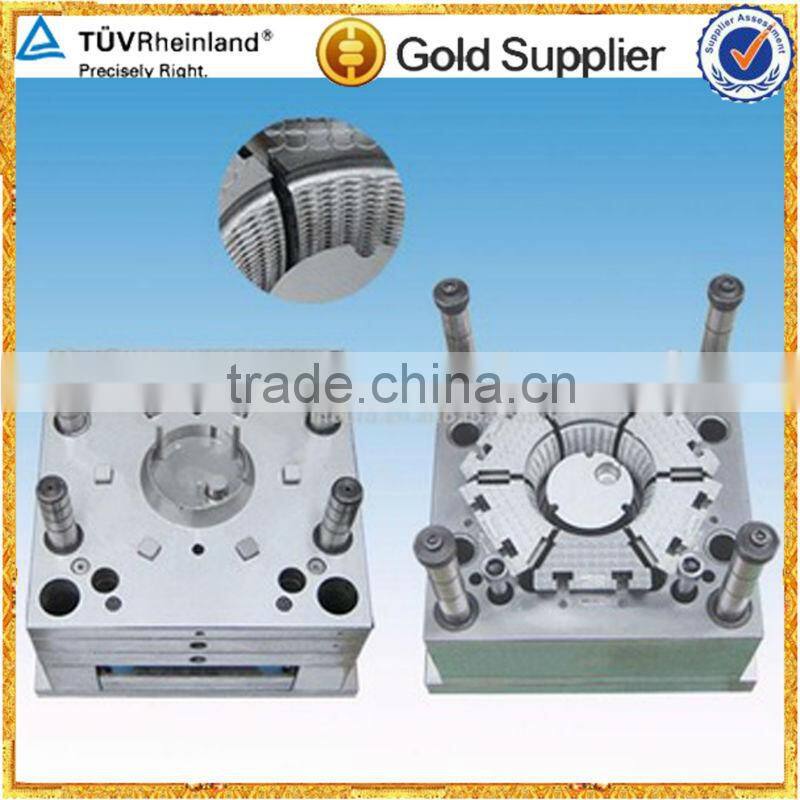 Metal logo mark for handbags