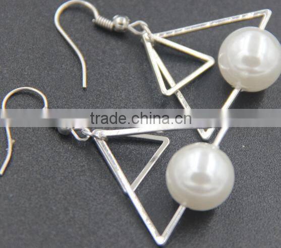 Generous Artifical Pearl on Triangle Stud Earrings